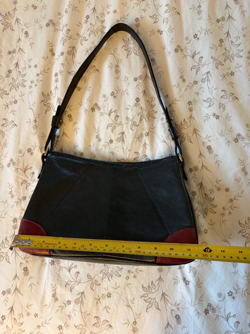 Vintage Naturalizer Black & Burgundy Leather Shoulder Purse - 90s vibe - Picture 3 of 5